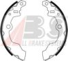 SUZUK 5320060861 Brake Shoe Set